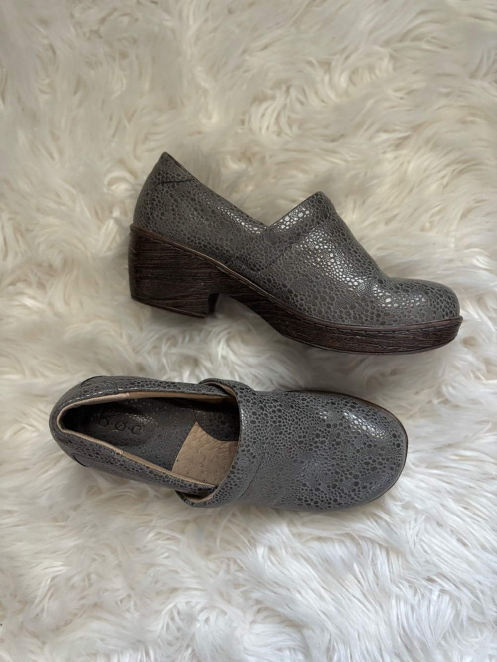 boc Gray born concepts Peggy Clogs nwot Sz 9 Pebble Print Cushioned Insoles